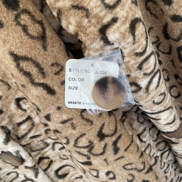 Sisters Outerwear Faux Fur Coat Button Front Pockets A-Line Size Small - Picture 5 of 7